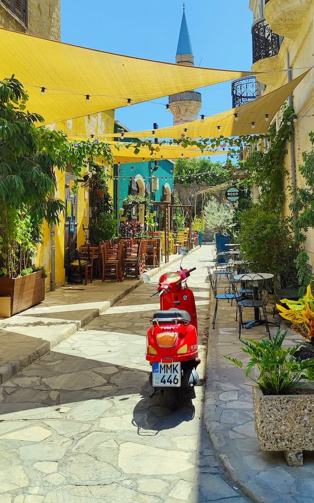 Chypre, Limassol moto rouge