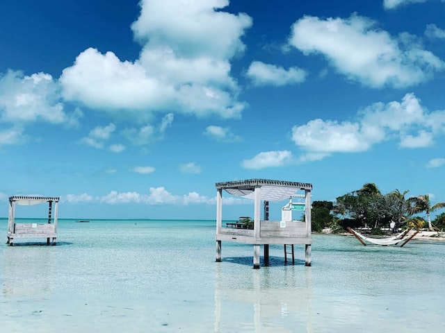 Cabanas über dem Wasser, Belize