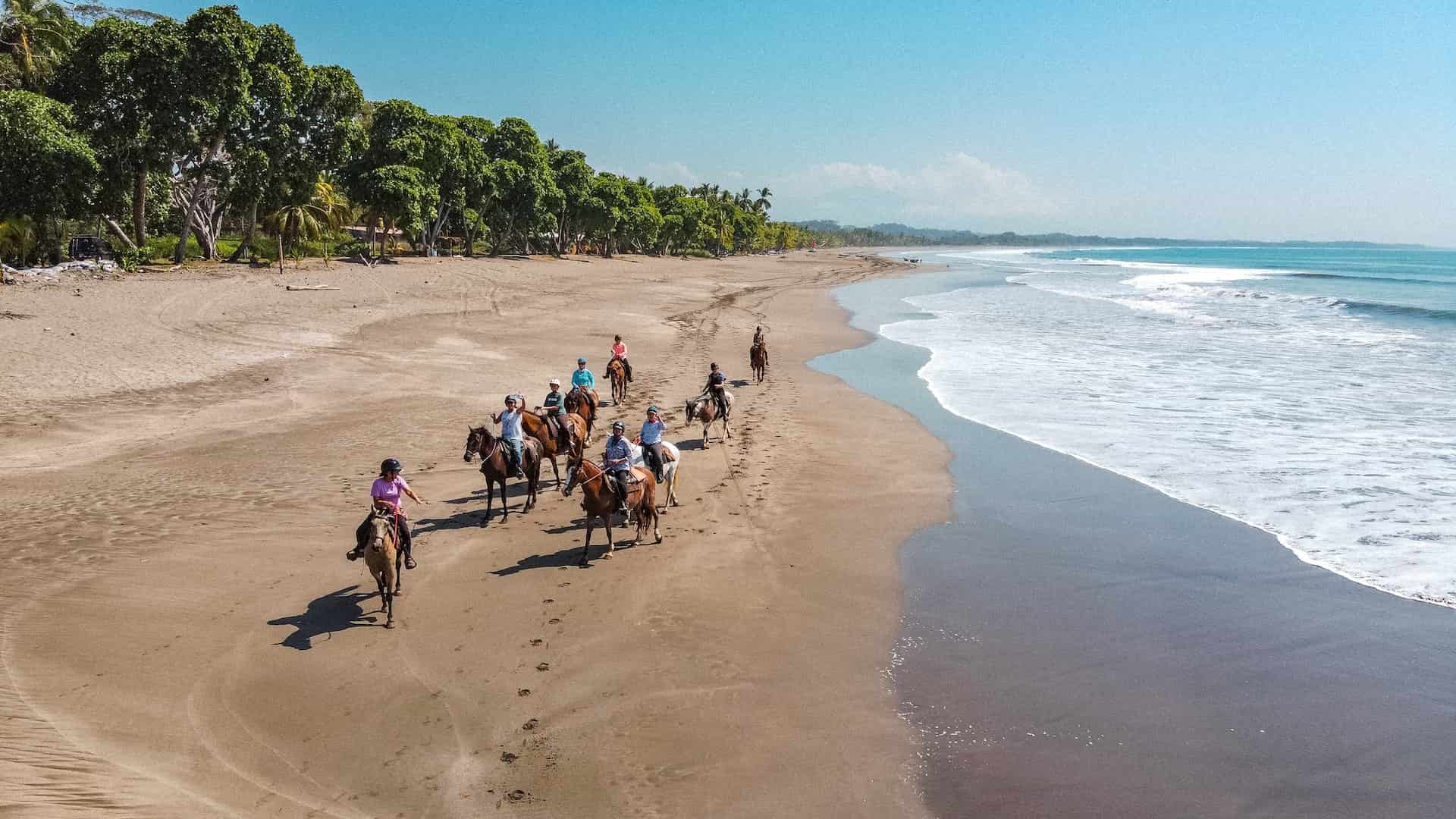 caballos y paseos a caballo en Esterillos Centro, CostaRica