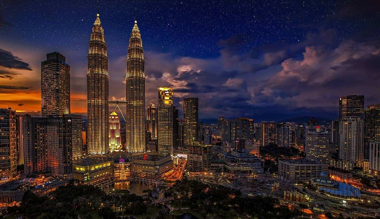 Nachtfarben in Kuala Lumpur, Malaysia