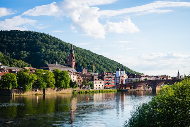 Bilderbuch-Flussstadt Heidelberg, Deutschland