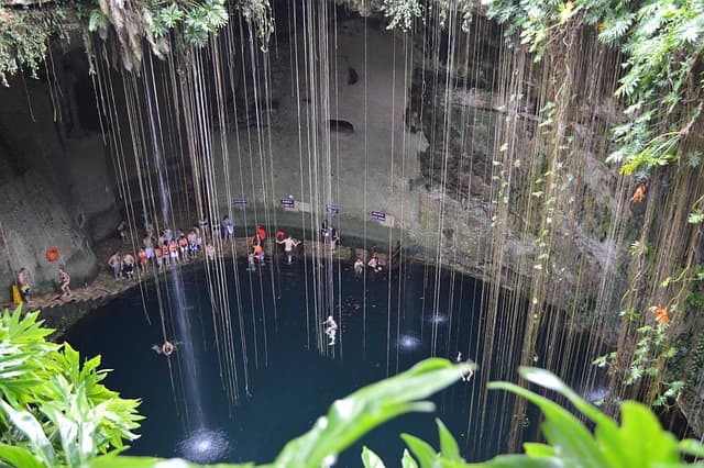 Cenote El Pit México
