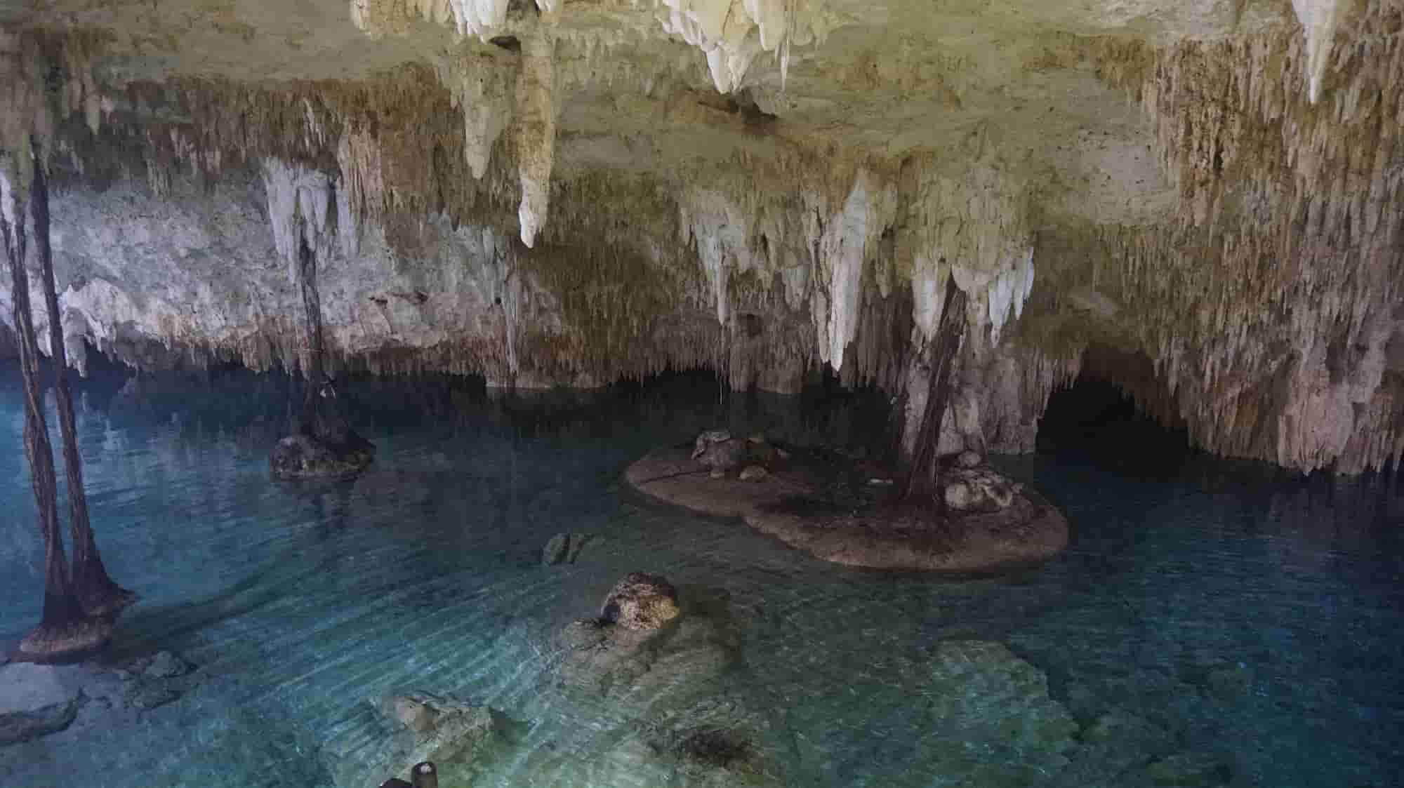 Cenote Sac Actun à l'intérieur