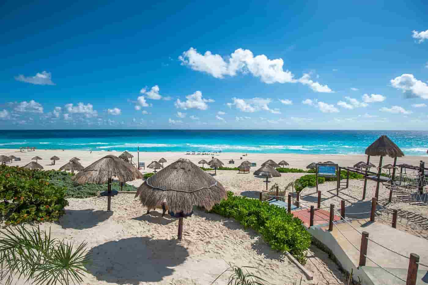 Best beaches in Cancun : Playa Delfines