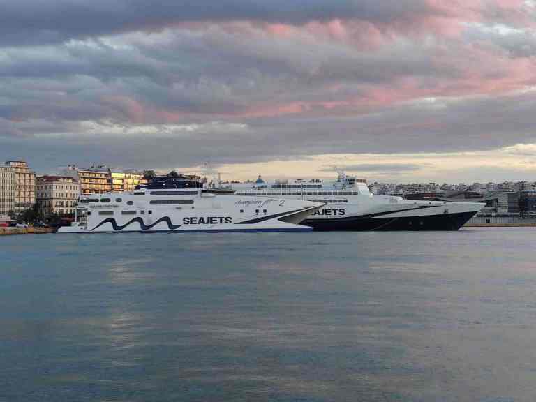 piraeus port